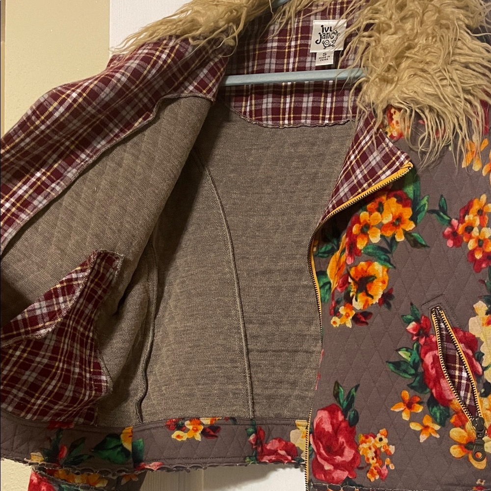 Ivy Jane Floral Bomber Jacket with Faux Fur Collar and Plaid Accents - Picture 4 of 10